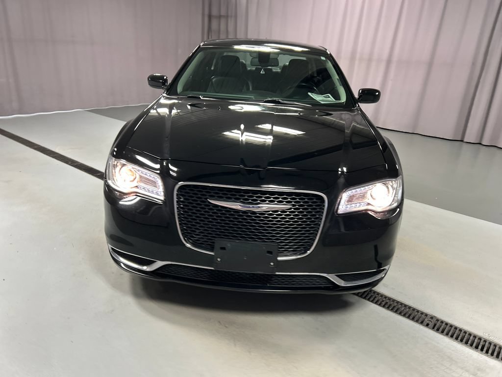 Used 2017 Chrysler 300 Limited AWD/4WD image 2