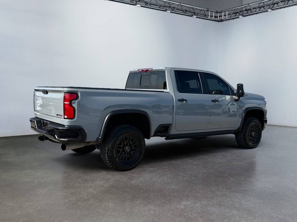 Used 2025 Chevrolet Silverado 2500 ZR2 w/ Technology Package AWD/4WD image 3