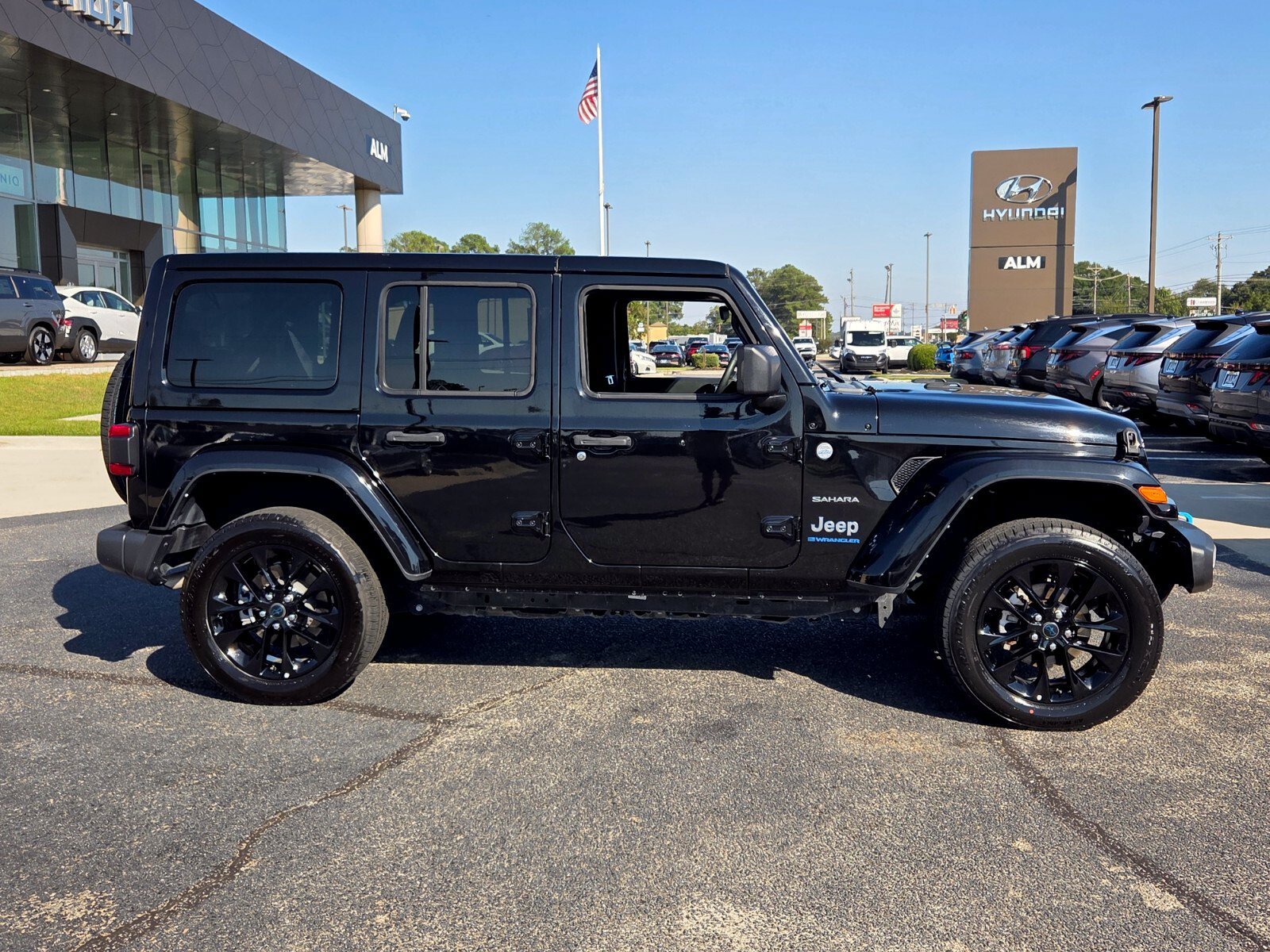 Used 2024 Jeep Wrangler Unlimited Sahara AWD/4WD image 13