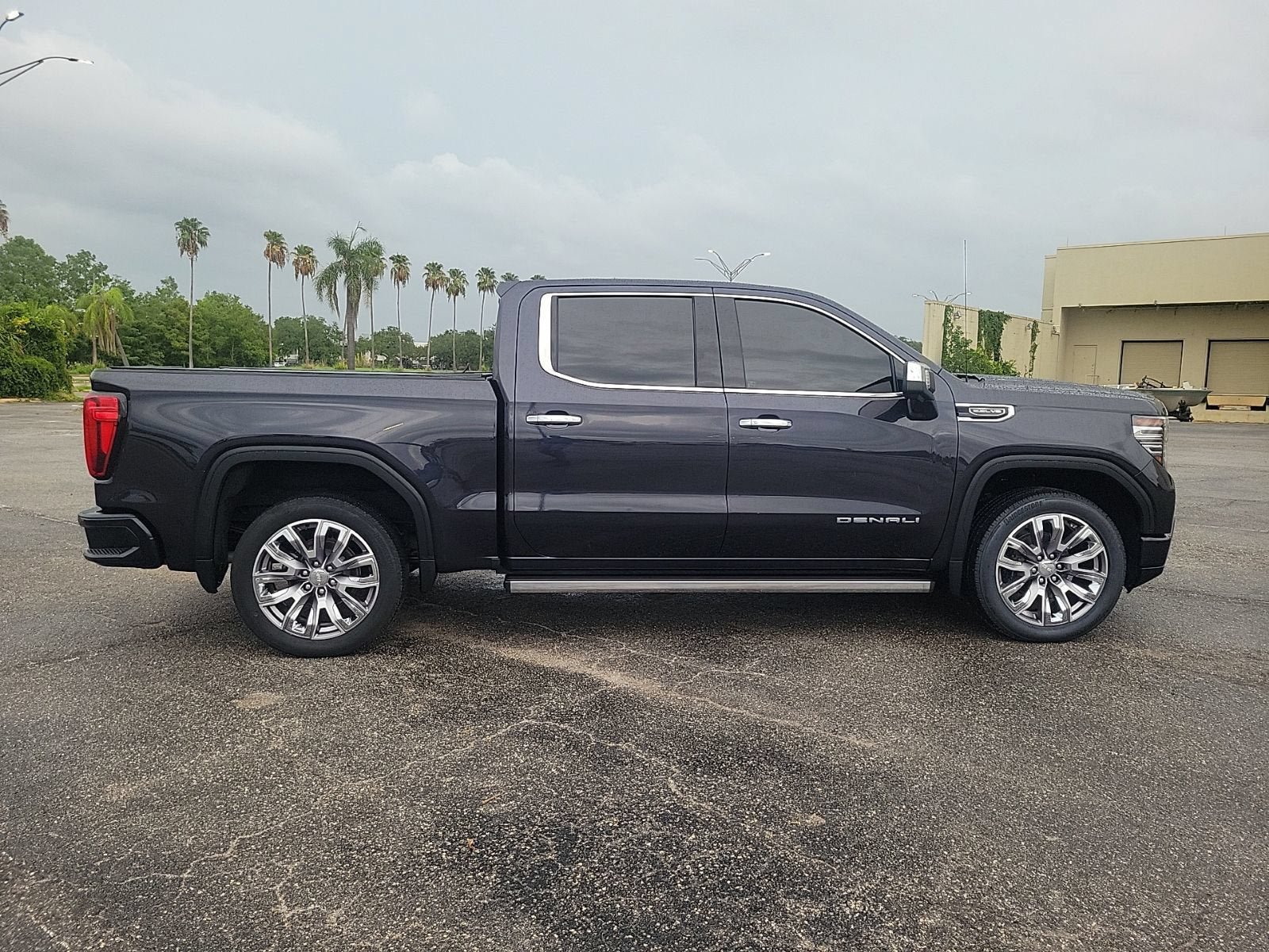 Used 2023 GMC Sierra 1500 Denali w/ Denali Reserve Package AWD/4WD image 5