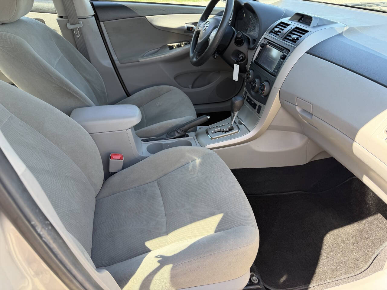 Used 2013 Toyota Corolla LE w/ Premium Pkg FWD image 24