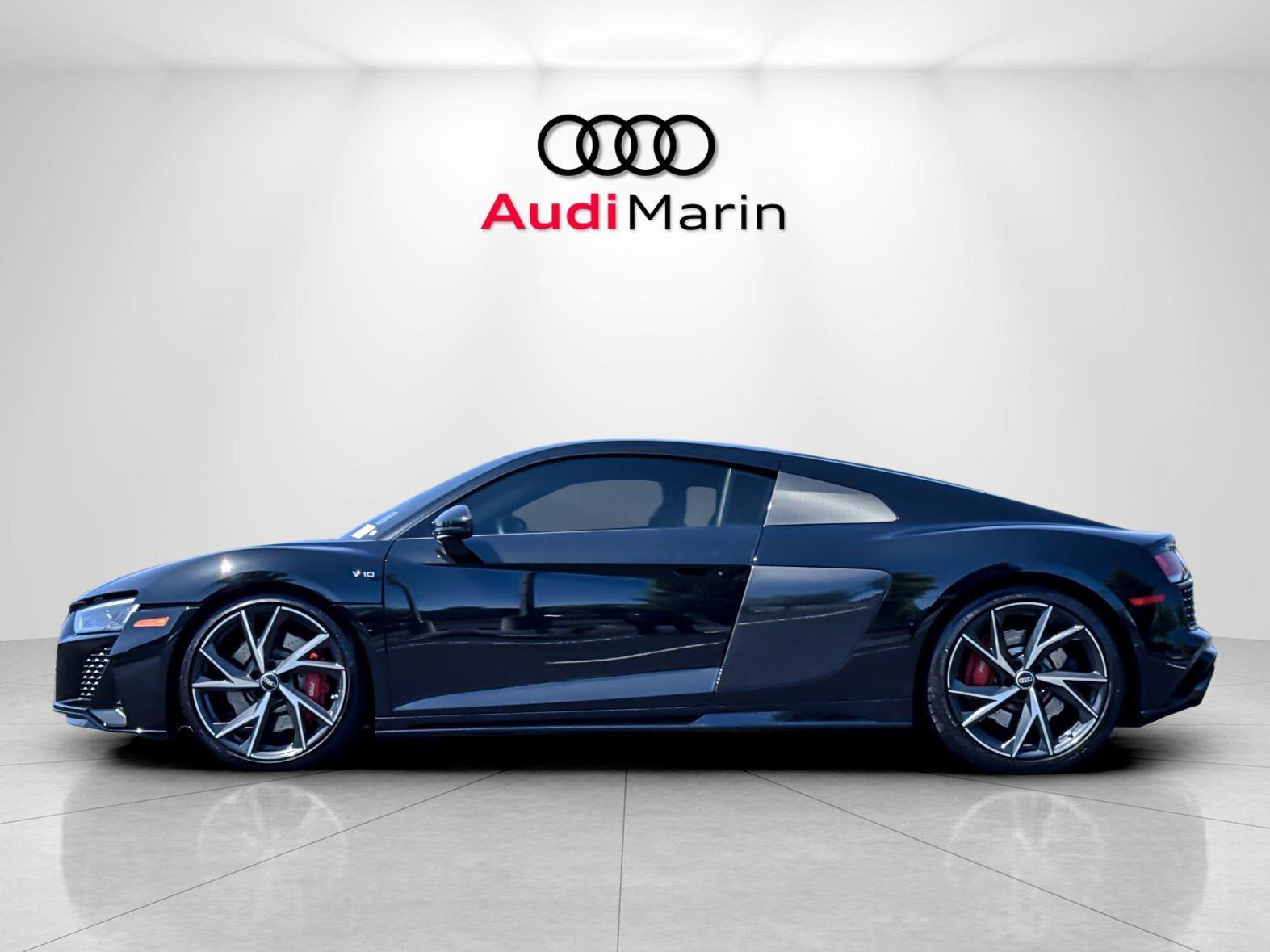 Used 2022 Audi R8 V10 w/ Premium Package RWD image 2