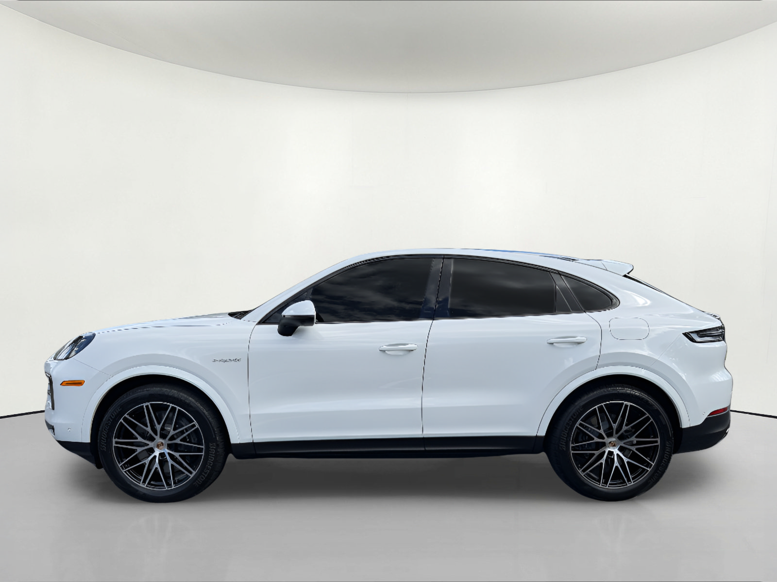 Certified 2025 Porsche Cayenne E-Hybrid Coupe AWD/4WD image 2