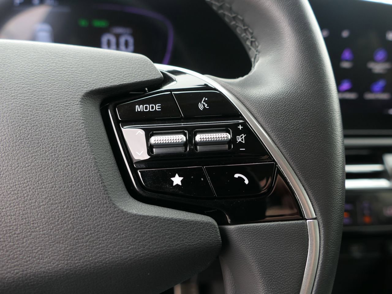 Used 2023 Kia Niro EX Touring image 16