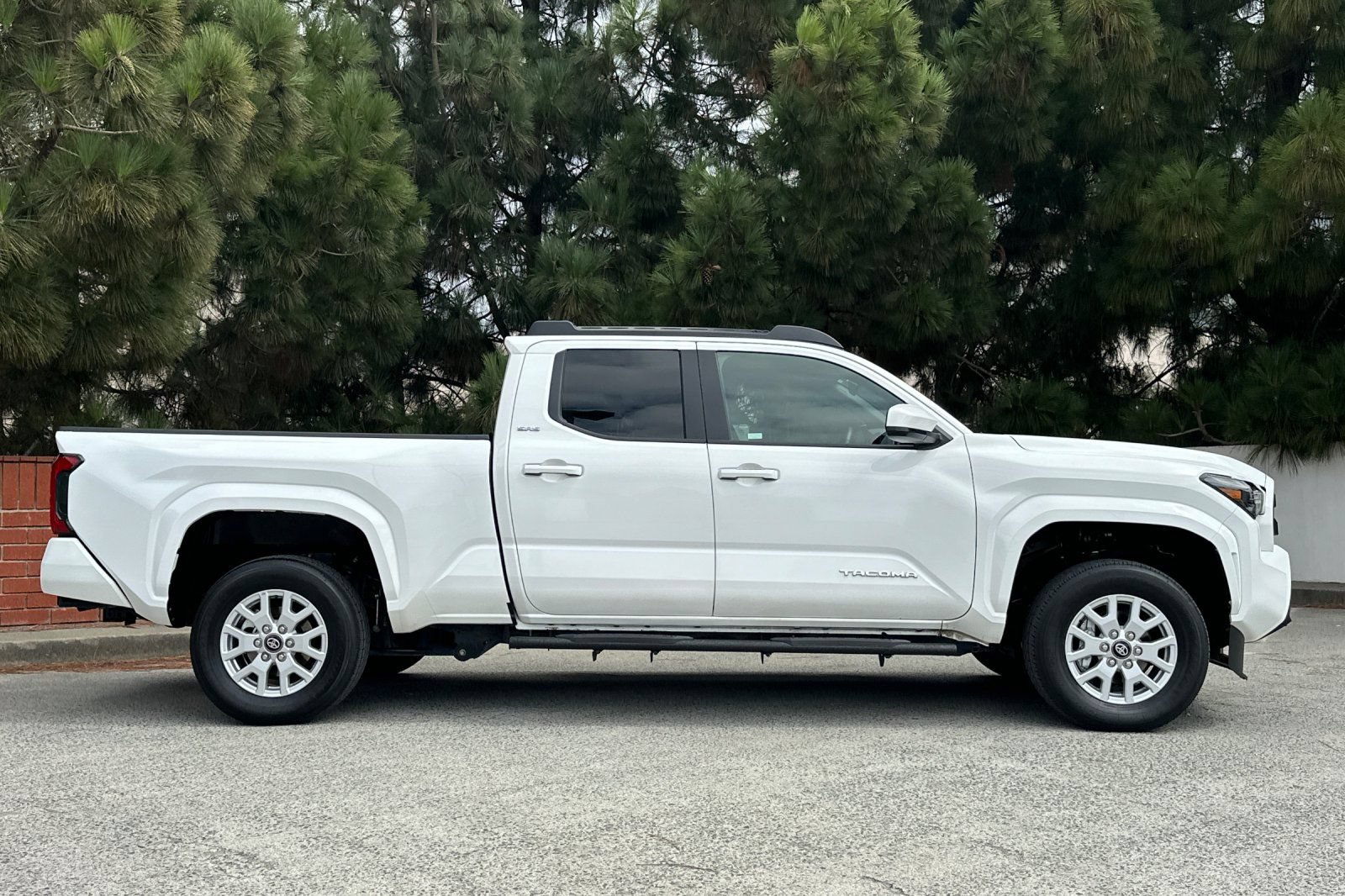 Used 2024 Toyota Tacoma SR5 AWD/4WD image 3