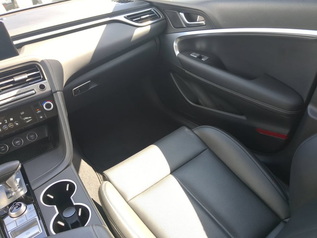 Used 2025 Genesis G70 2.5T RWD image 15