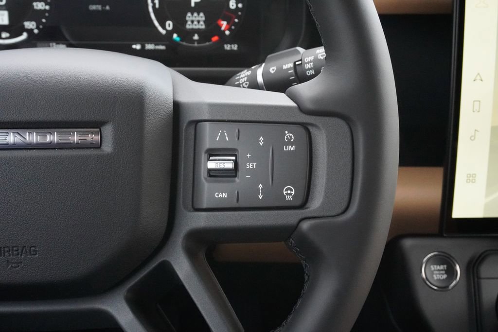 New 2026 Land Rover Defender 130 X-Dynamic SE image 13