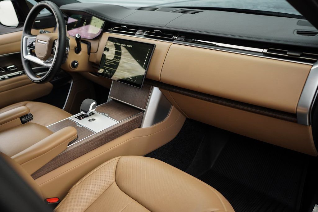 Used 2025 Land Rover Range Rover SE image 22