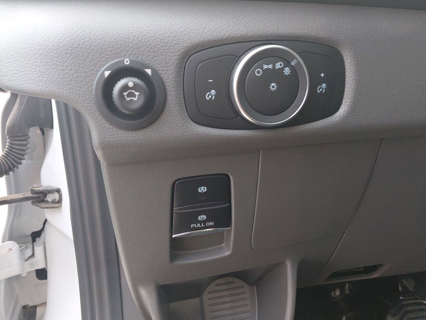 New 2023 Ford E-Transit Medium Roof image 24