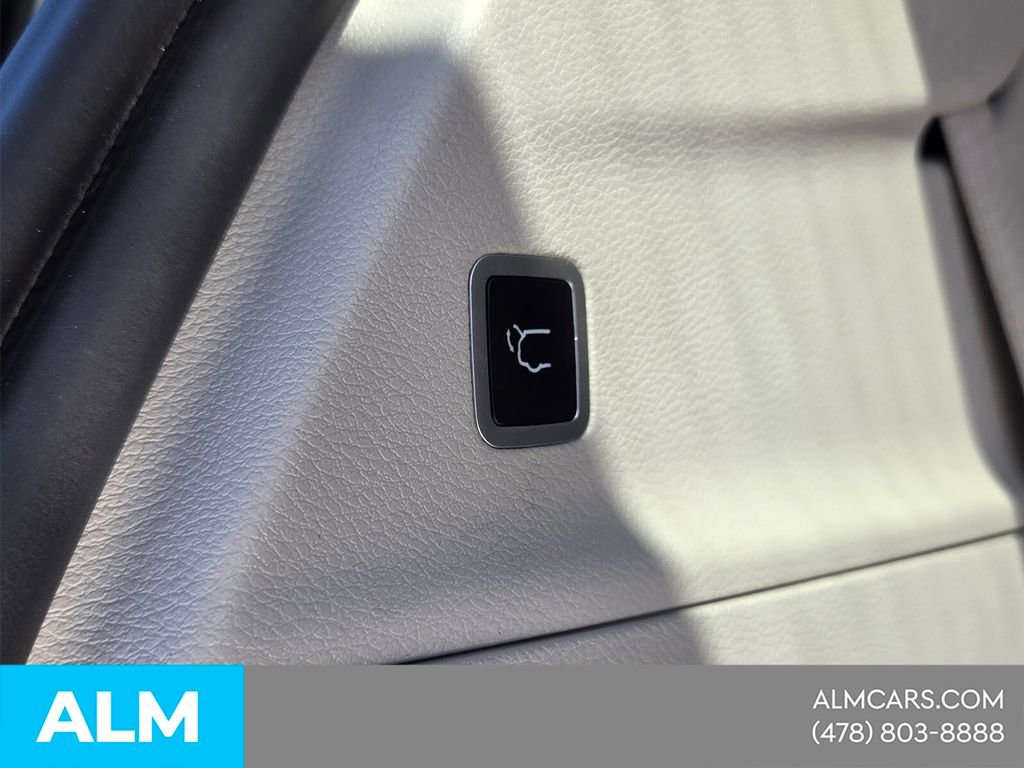 Used 2023 Chrysler Pacifica Touring-L image 15