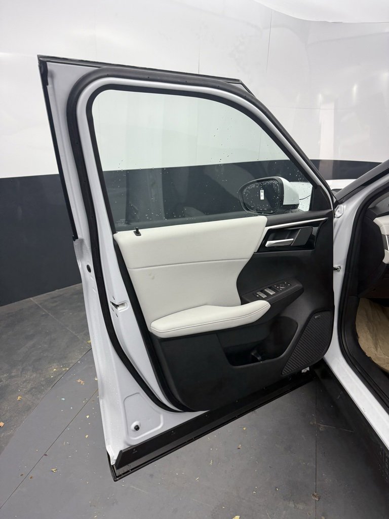 New 2025 Mitsubishi Outlander SE image 15