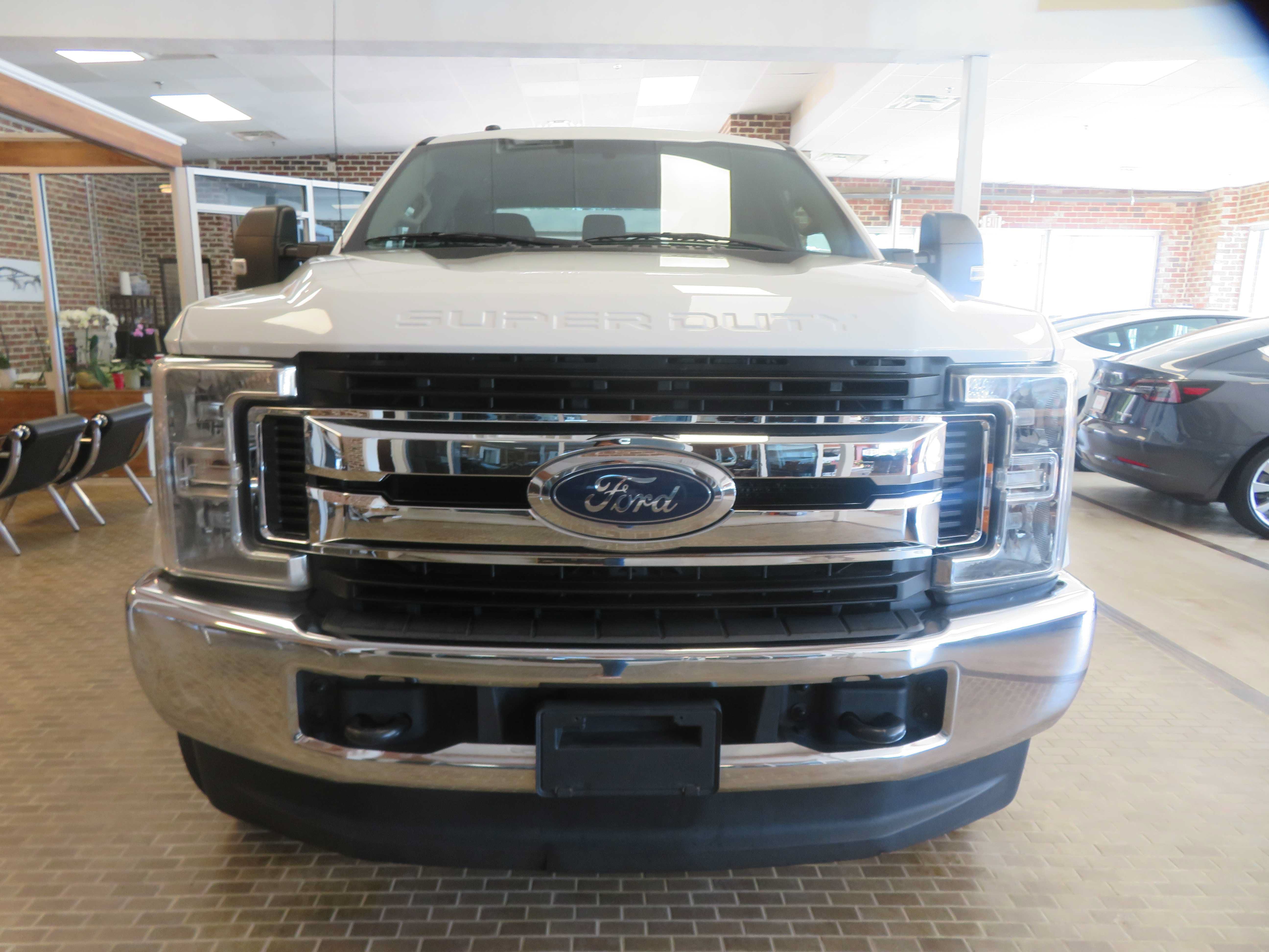 Used 2019 Ford F250 XLT w/ FX4 Off-Road Package AWD/4WD image 2