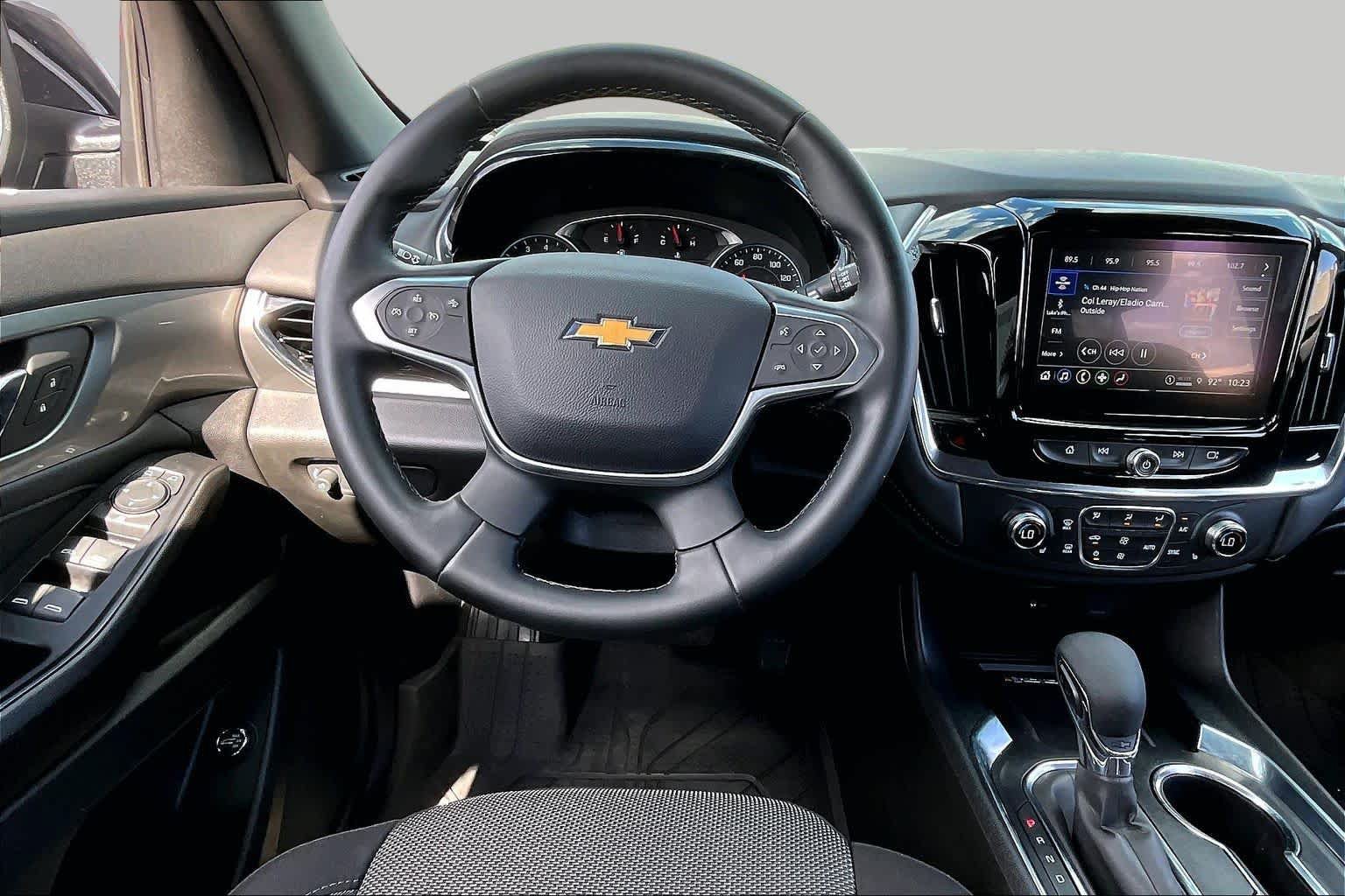 Used 2023 Chevrolet Traverse LT FWD image 6