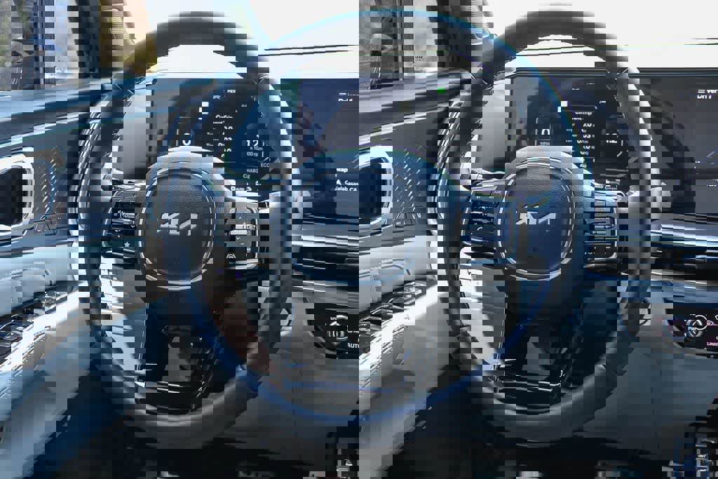 Used 2025 Kia Sorento SX Prestige image 13