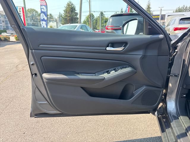 Used 2024 Nissan Altima 2.5 SV FWD image 24