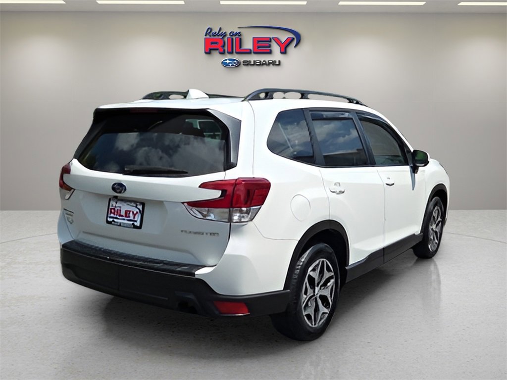 Used 2023 Subaru Forester Premium image 5