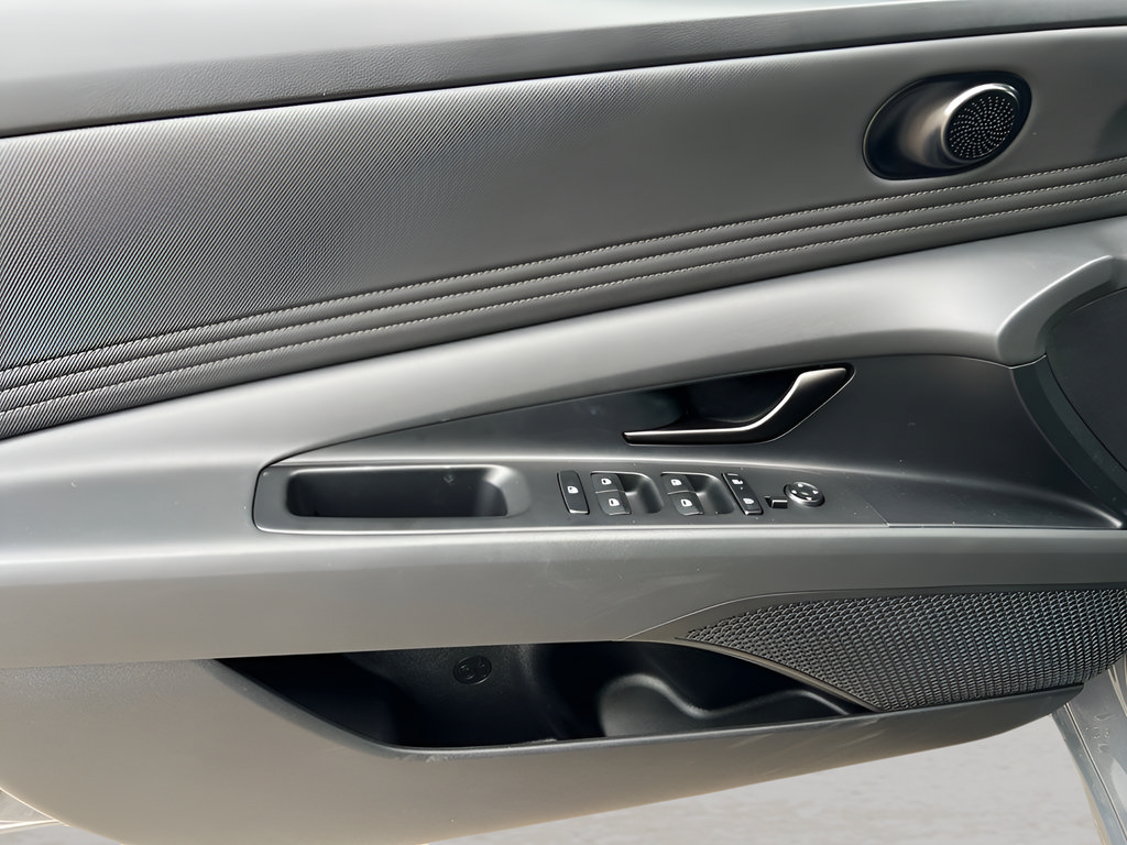Certified 2026 Hyundai Elantra Sport FWD image 12