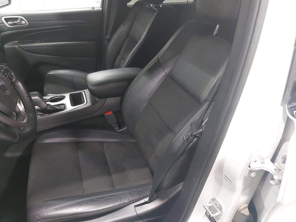 Used 2021 Jeep Grand Cherokee Laredo X AWD/4WD image 14