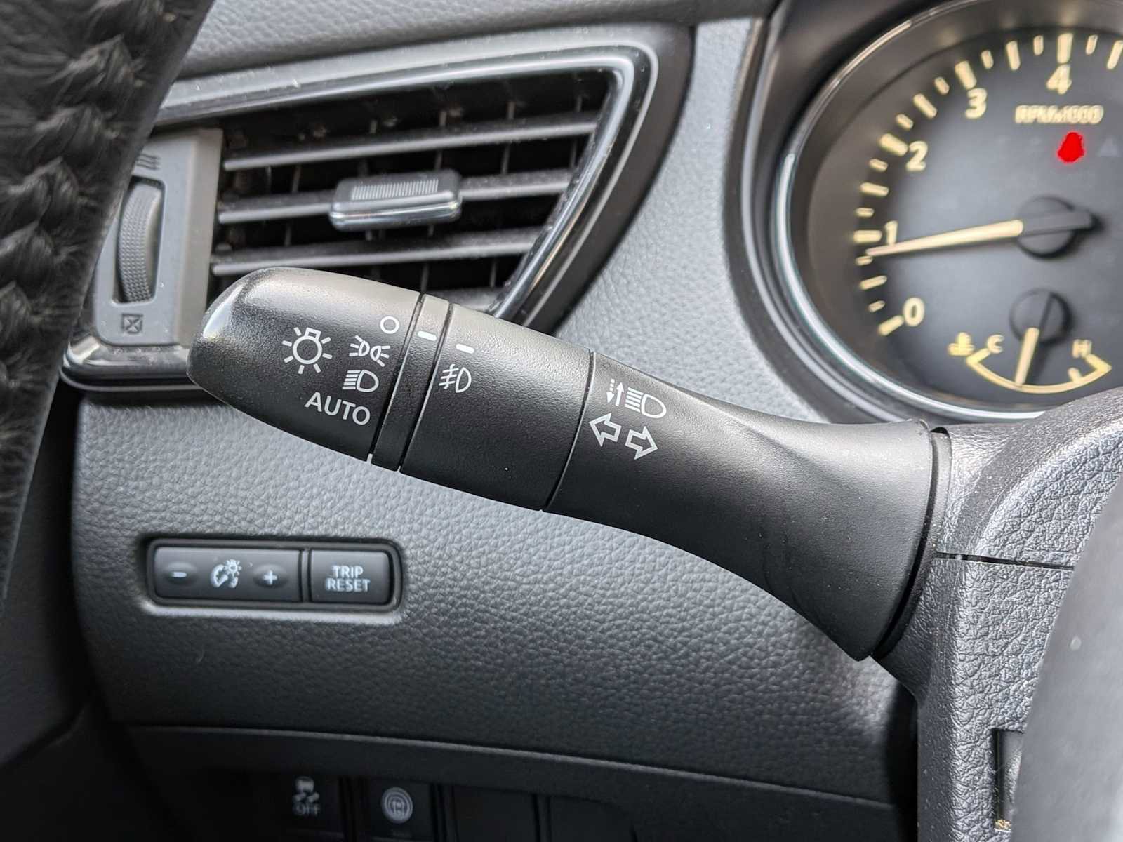 Used 2017 Nissan Rogue Sport SL w/ SL Premium Package image 27