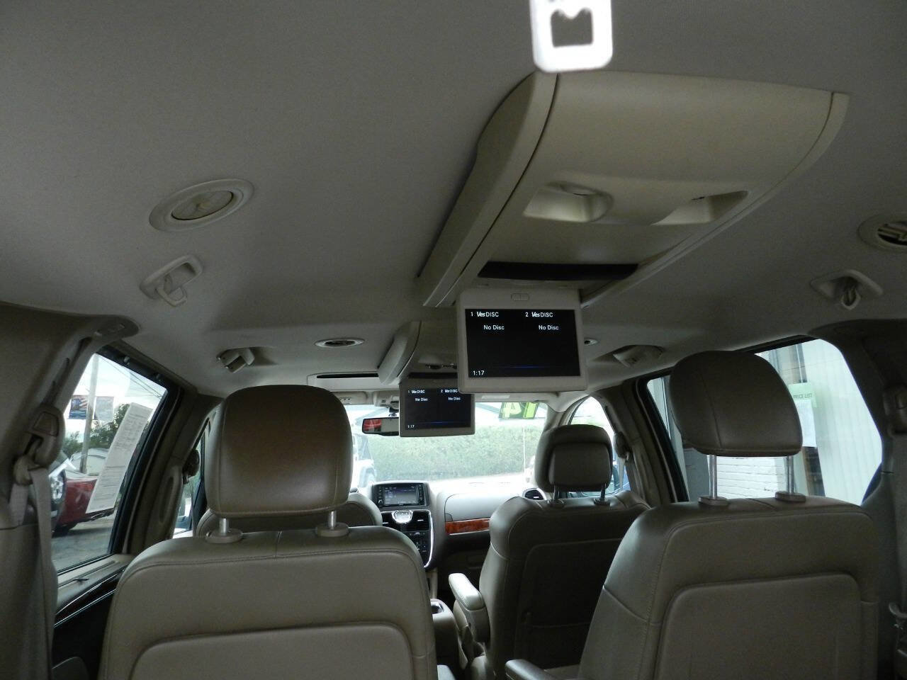 Used 2014 Chrysler Town & Country Limited w/ Luxury Group image 16