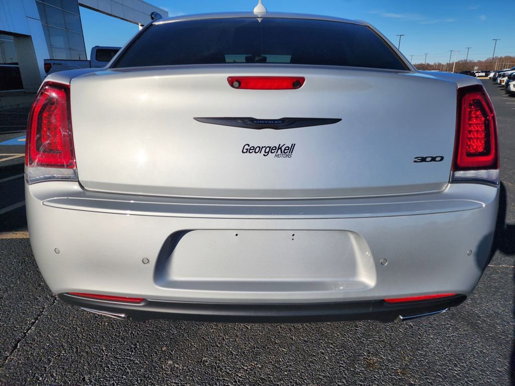 Used 2023 Chrysler 300 Touring L image 7