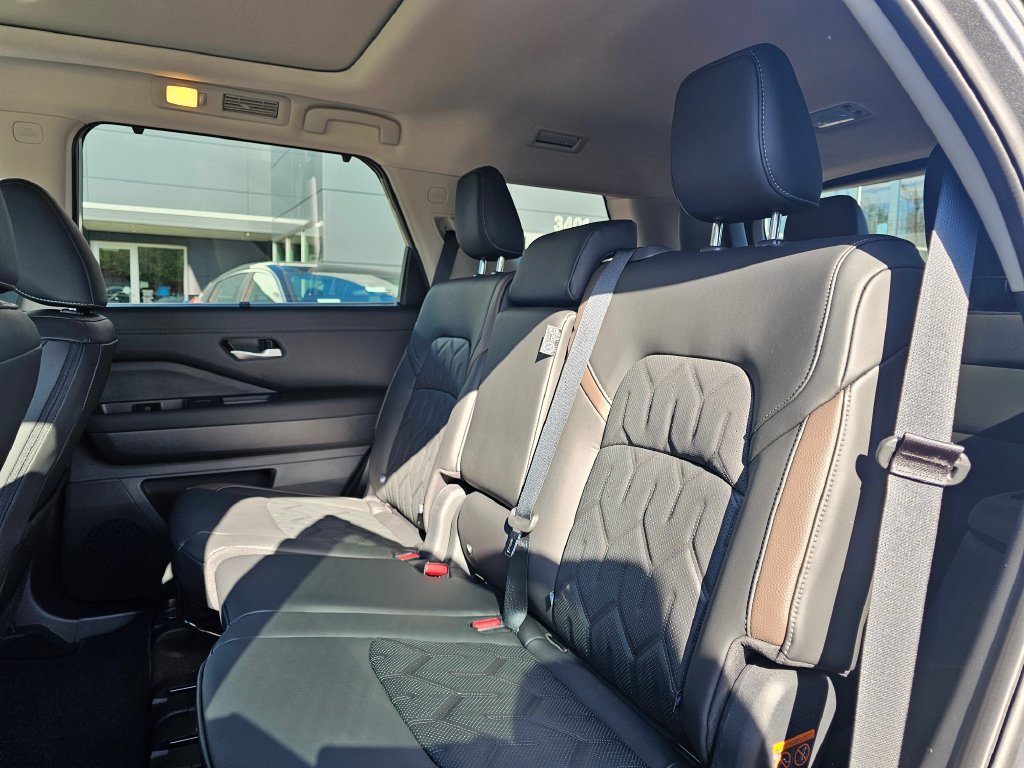 New 2026 Nissan Pathfinder Platinum w/ Cargo Package AWD/4WD image 14