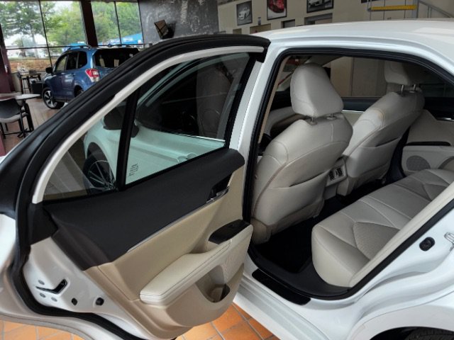 Used 2022 Toyota Camry XLE FWD image 22