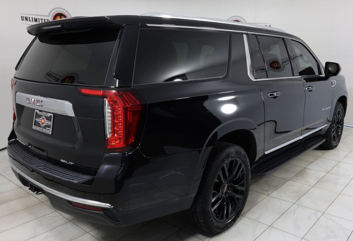 Used 2023 GMC Yukon XL SLT AWD/4WD image 3
