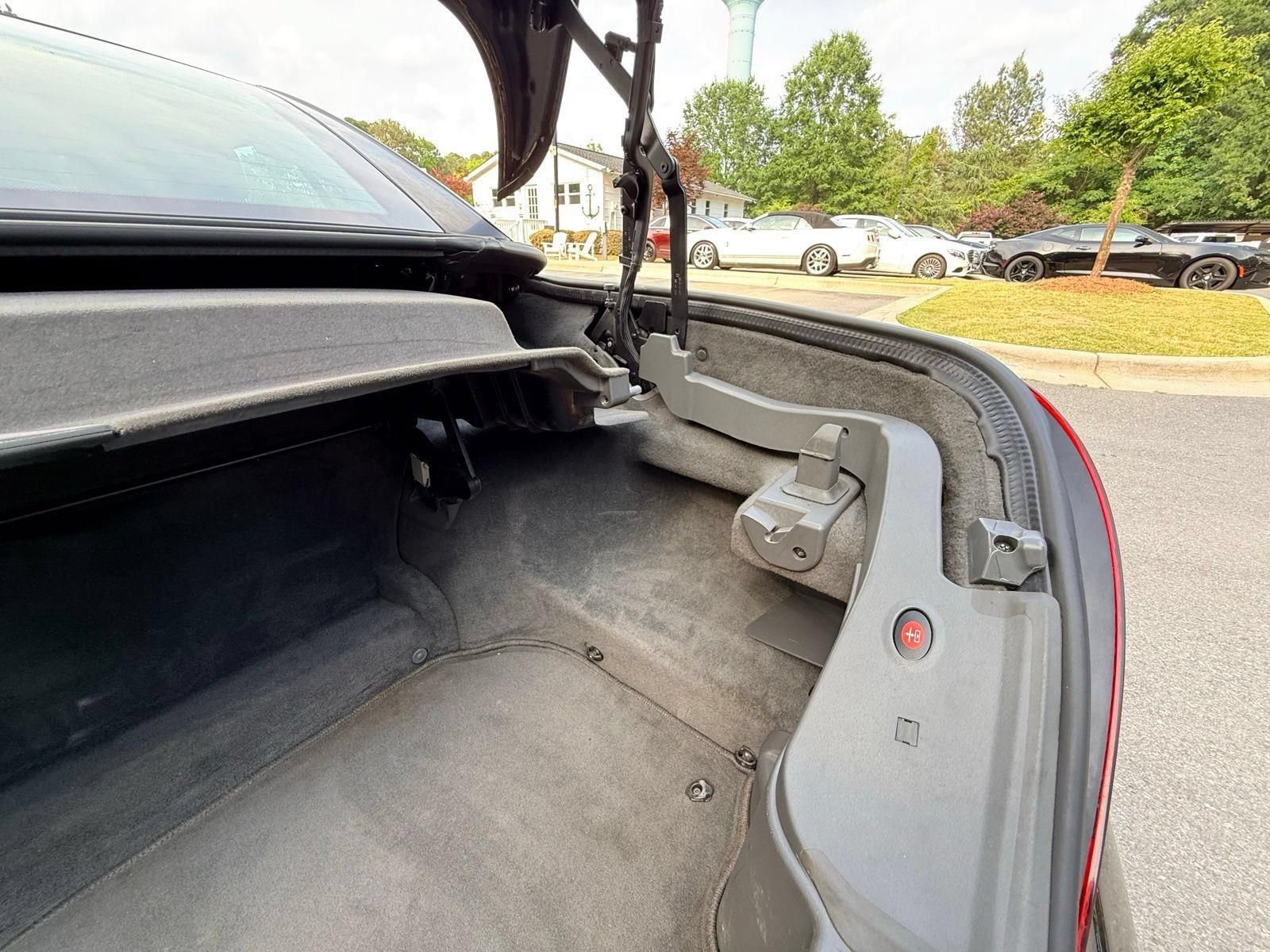 Used 2011 Mercedes-Benz SL 550 image 13