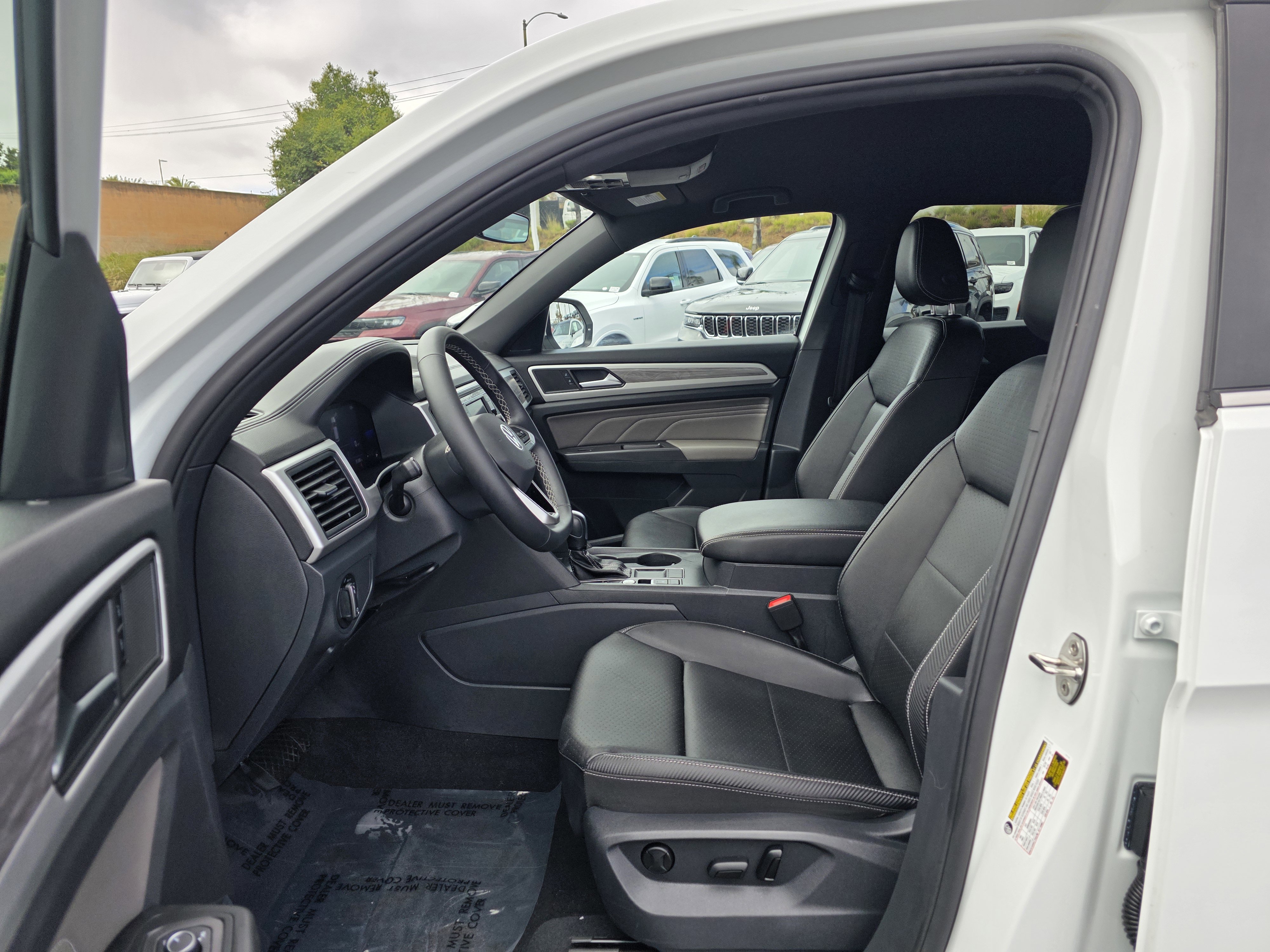 Used 2023 Volkswagen Atlas Cross Sport SE image 12