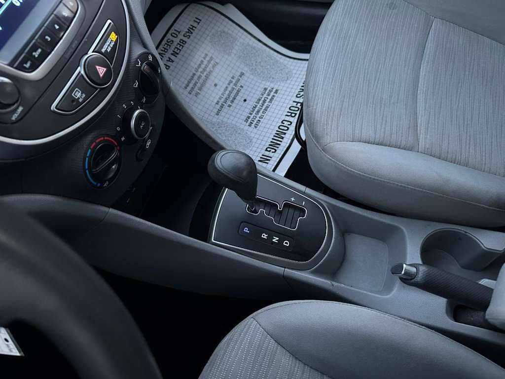 Used 2015 Hyundai Accent GLS image 19