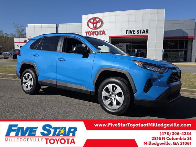 Used 2021 Toyota RAV4 LE image 1