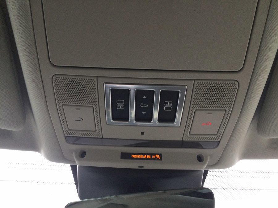 Used 2018 Land Rover Discovery SE image 35