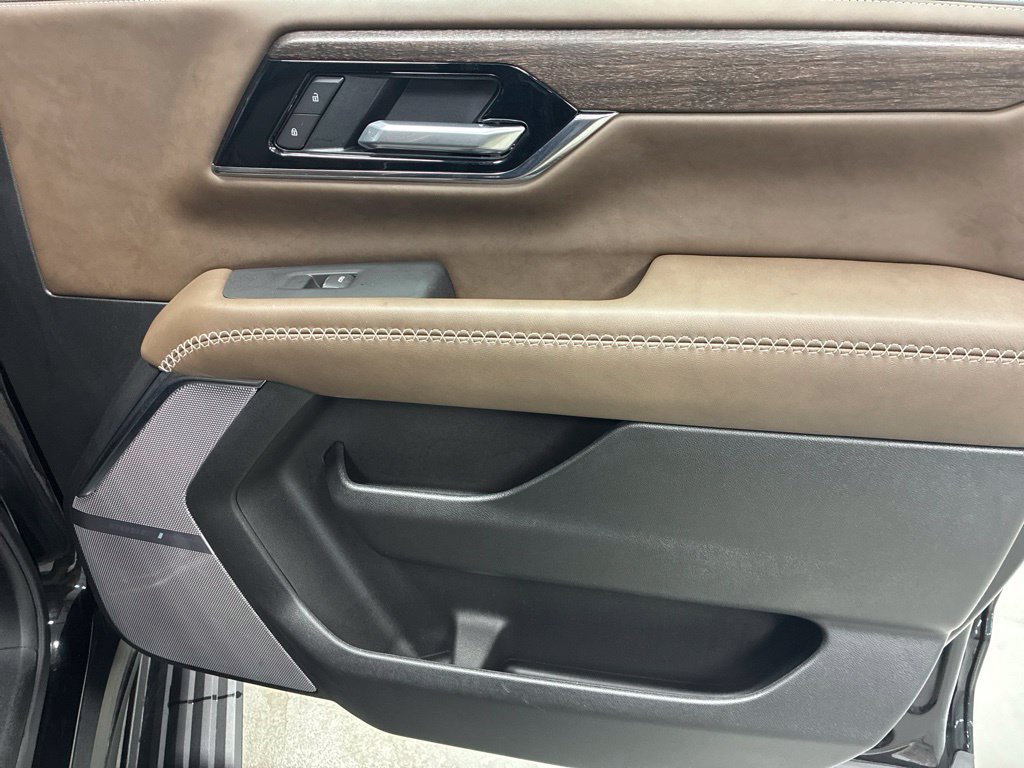 Used 2026 GMC Yukon XL Denali Ultimate w/ LPO, Floor Liner Package AWD/4WD image 10