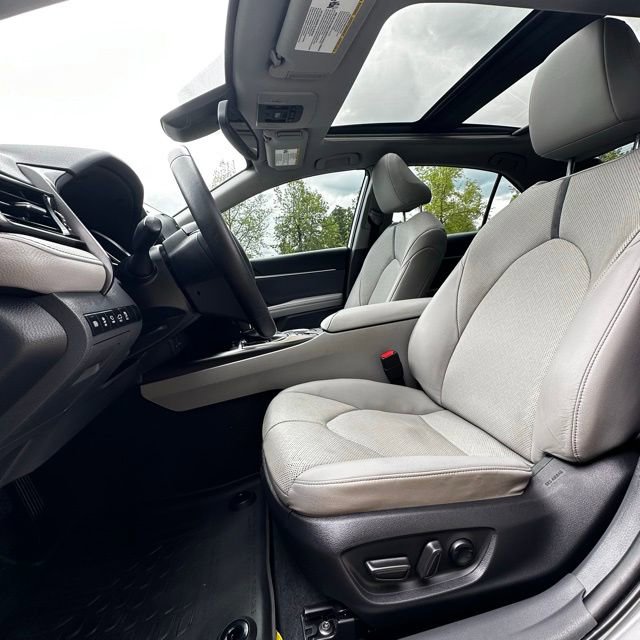 Used 2022 Toyota Camry XLE w/ Navigation Package FWD image 12