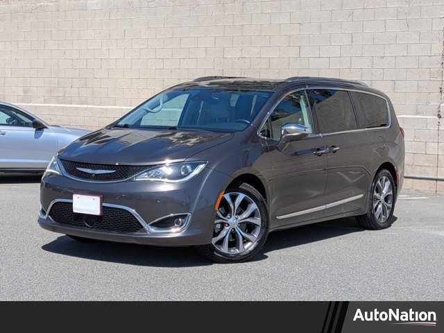 Used 2017 Chrysler Pacifica Limited FWD image 1