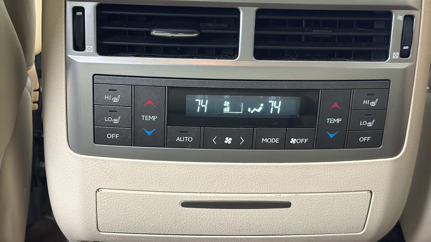 Used 2013 Lexus LX 570 4WD w/ Luxury Pkg image 25