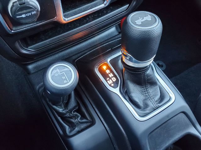 Used 2021 Jeep Wrangler Sport image 32