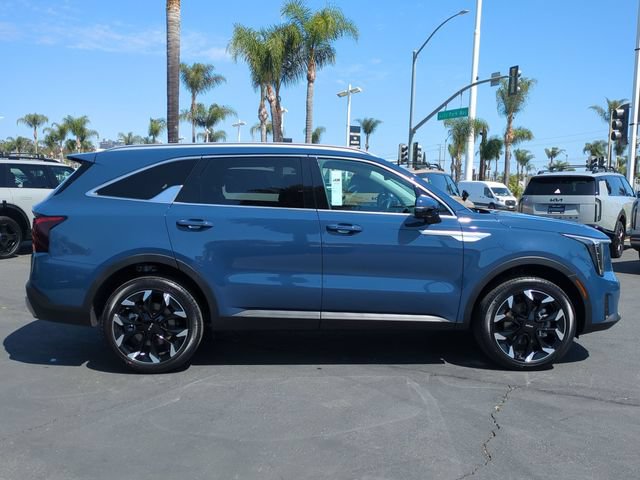 Certified 2025 Kia Sorento EX w/ Panoramic Sunroof Package AWD/4WD image 2
