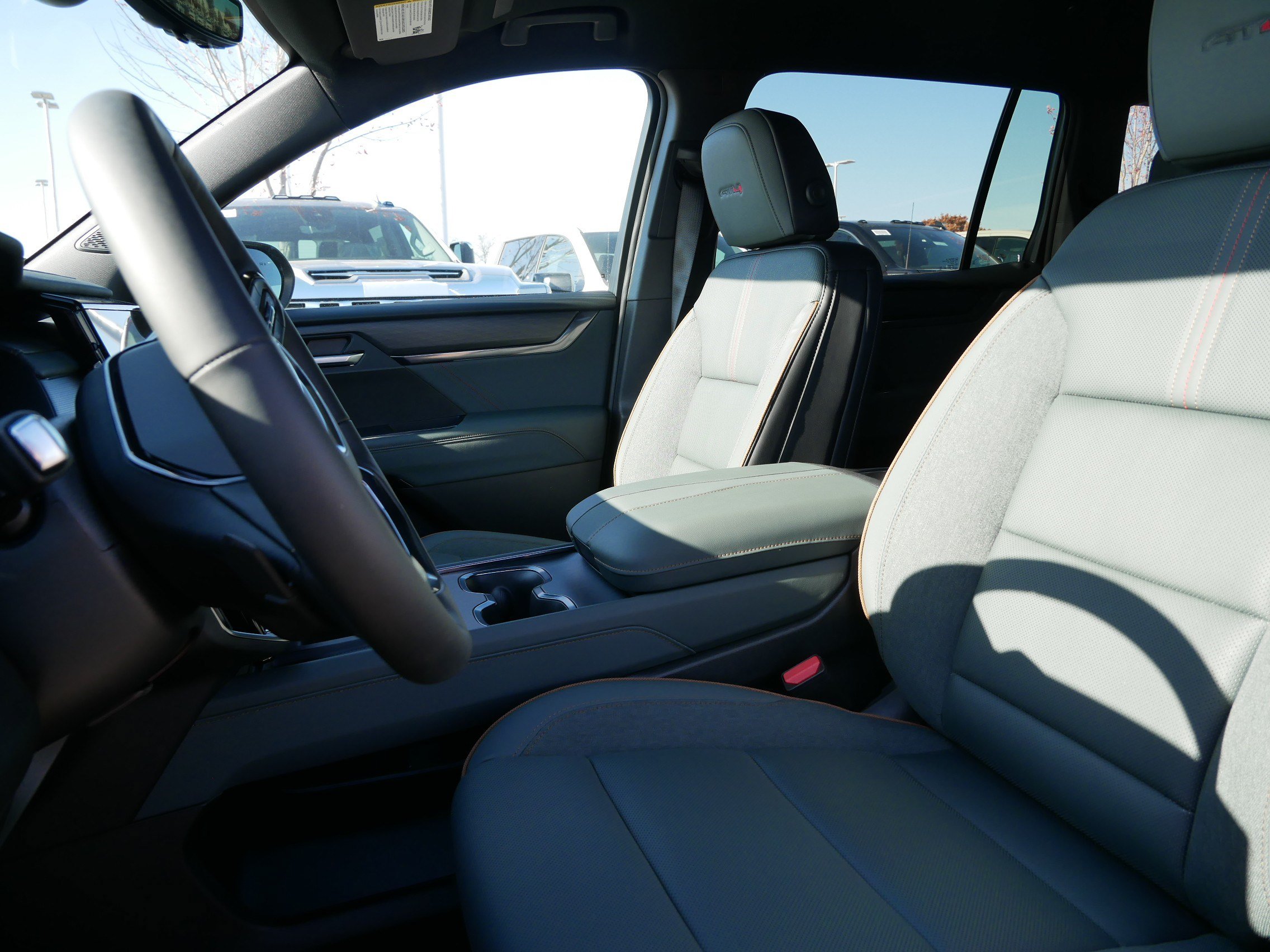 New 2026 GMC Acadia AT4 w/ Luxury Package AWD/4WD image 4
