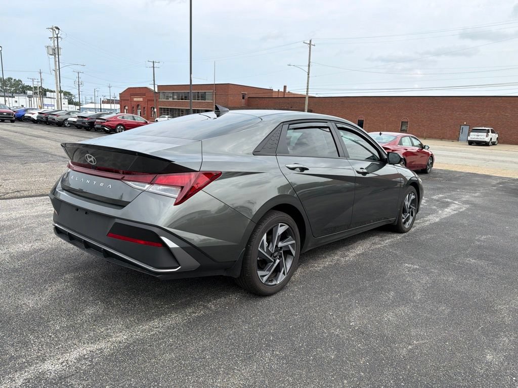 Used 2025 Hyundai Elantra Sport FWD image 7