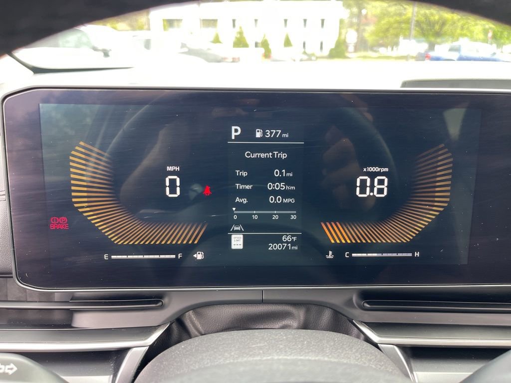 Certified 2025 Kia Carnival image 9