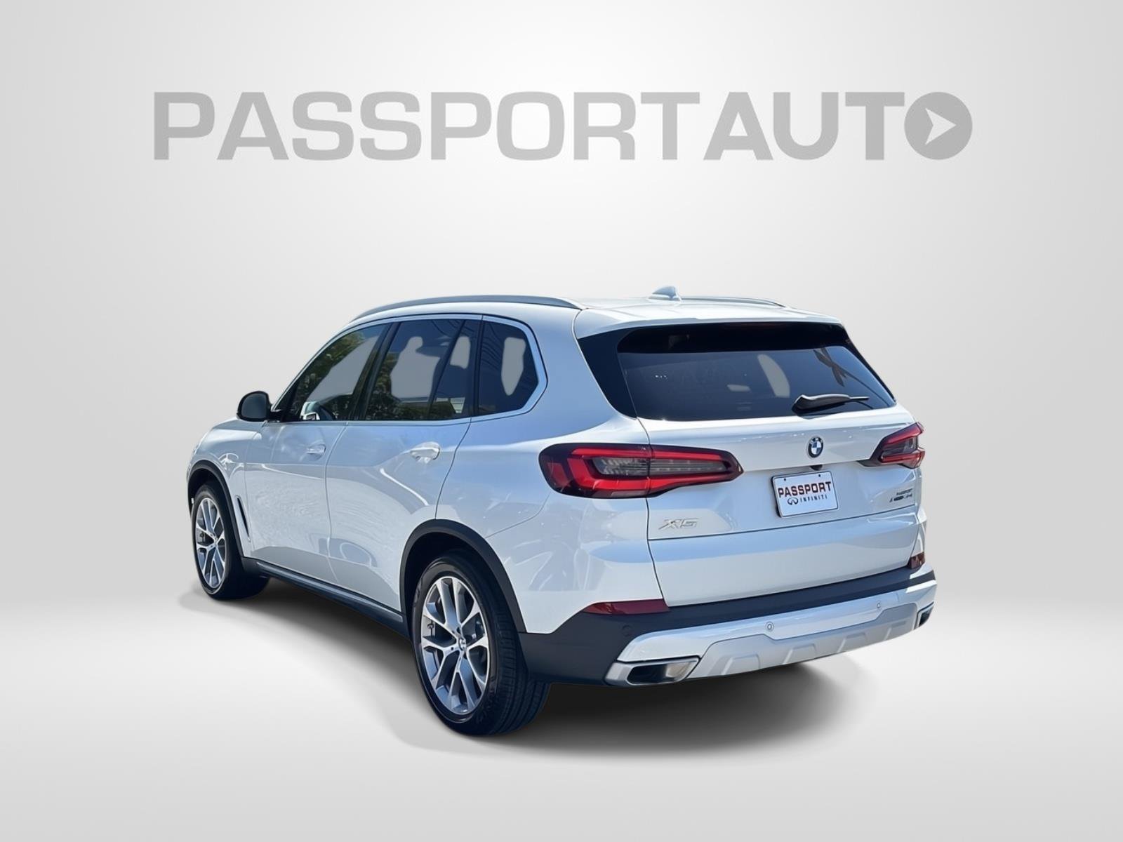 Used 2022 BMW X5 xDrive40i w/ Premium Package AWD/4WD image 3