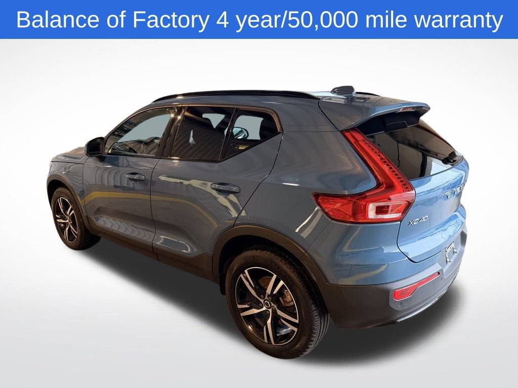 Used 2024 Volvo XC40 B5 Core image 3