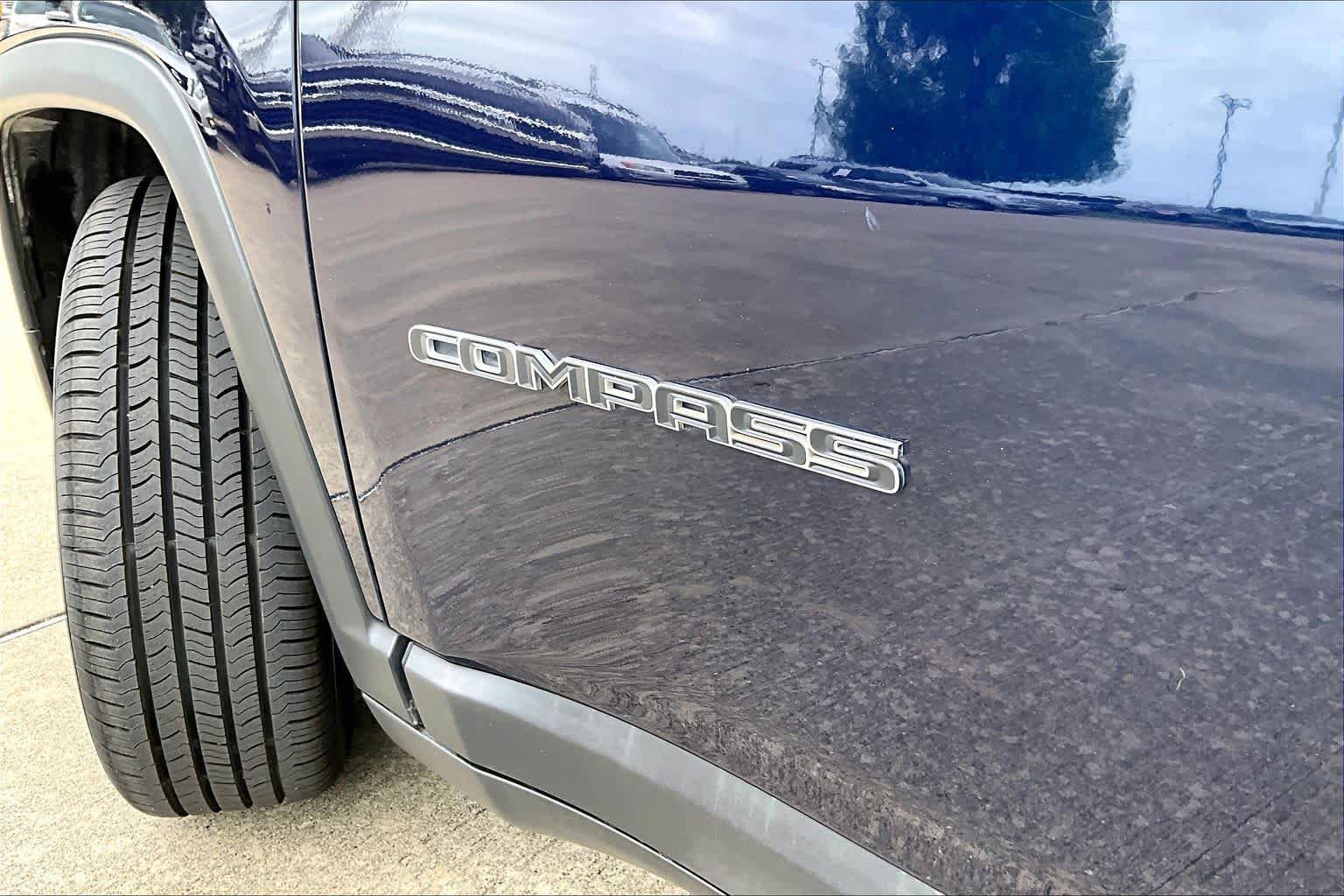 Used 2018 Jeep Compass Latitude w/ Popular Equipment Group FWD image 29