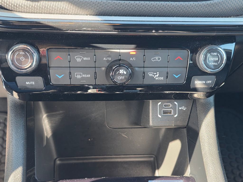 Used 2025 Jeep Compass Trailhawk image 24