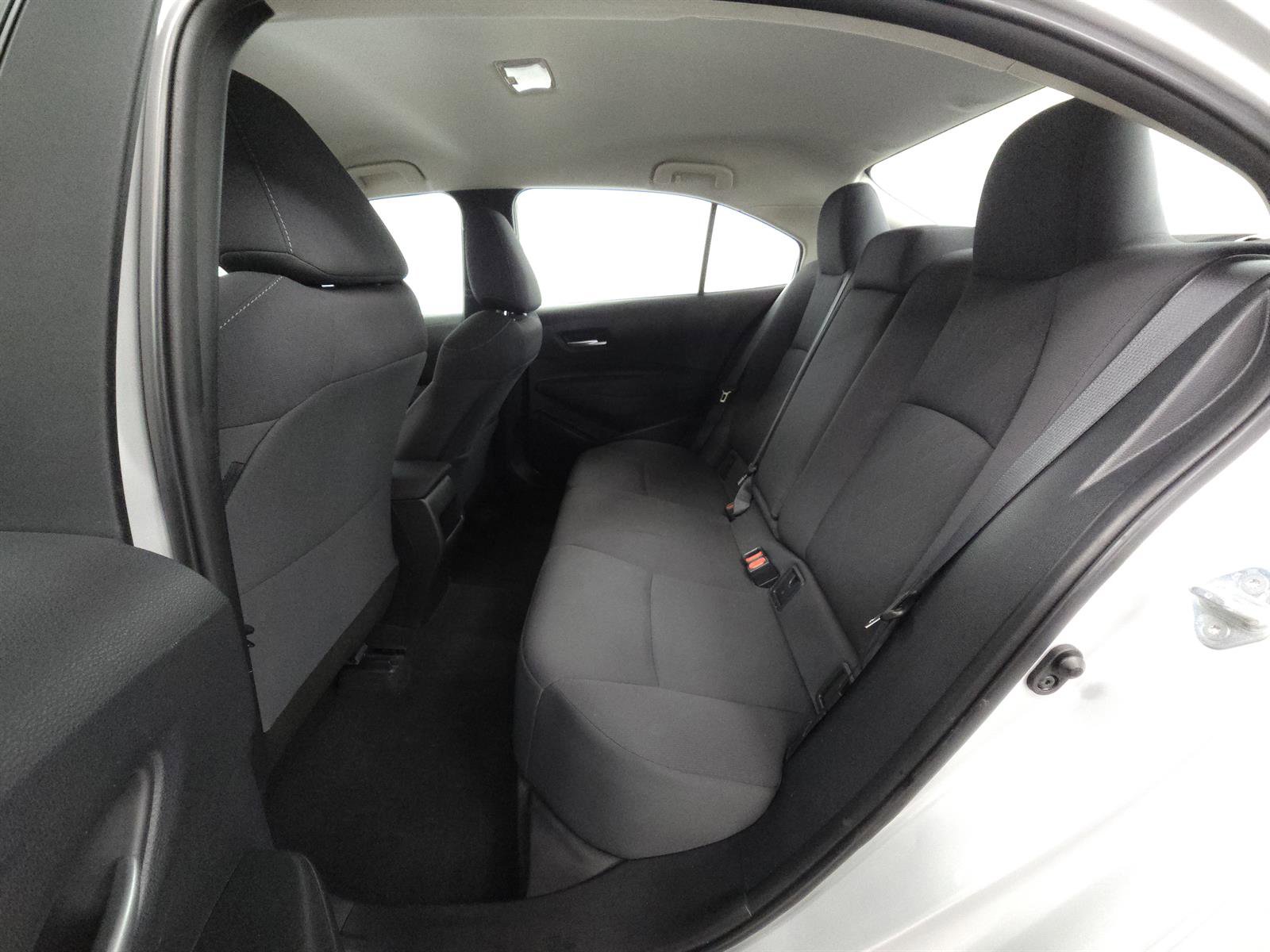 Used 2020 Toyota Corolla LE FWD image 5