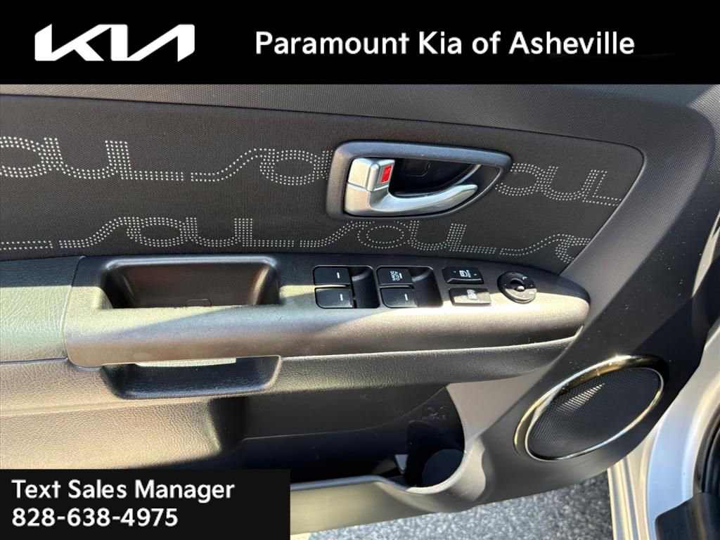 Used 2013 Kia Soul + FWD image 22