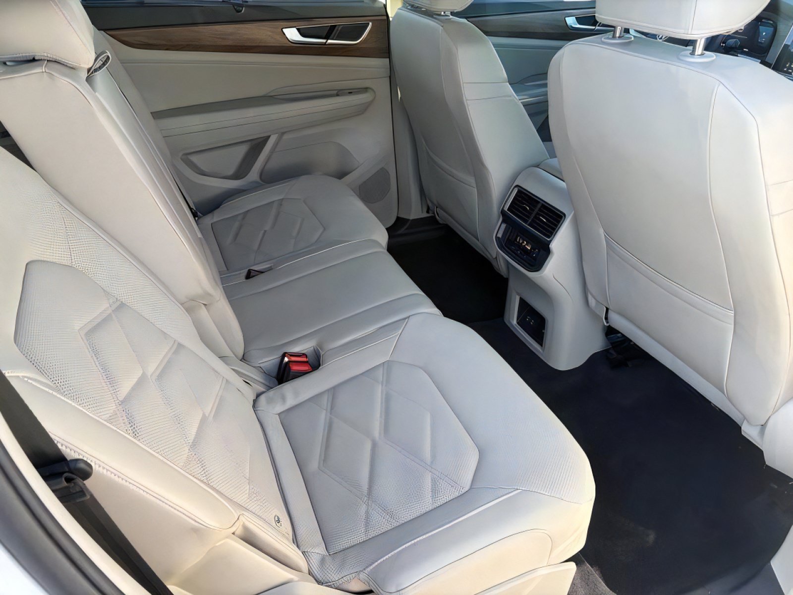 Used 2024 Volkswagen Atlas SE w/ Black Wheel Package FWD image 15