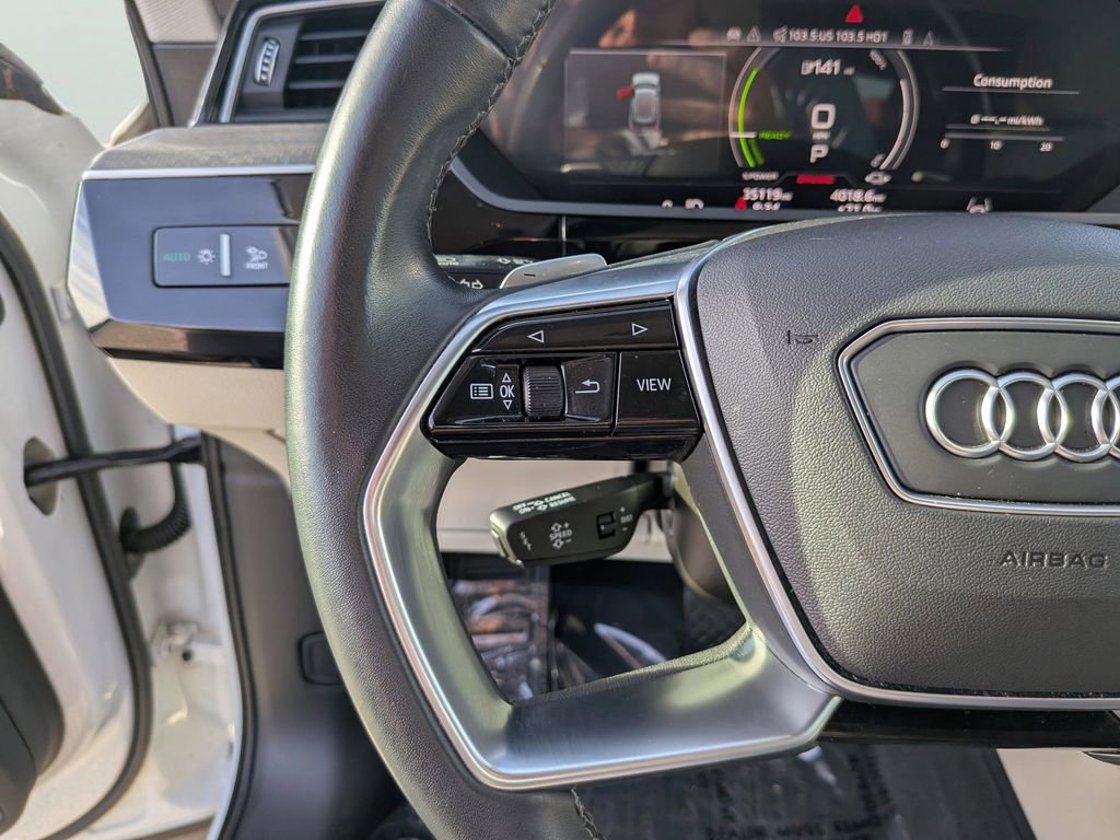 Used 2022 Audi e-tron Premium Plus w/ Premium Plus Package image 30